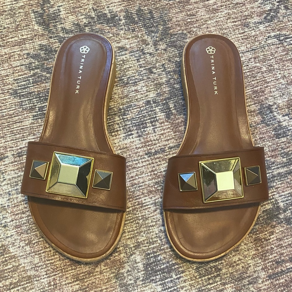 TRINA TURK Calabasas Brown Leather Pyramind Stud Slide Sandals Size 7.5
